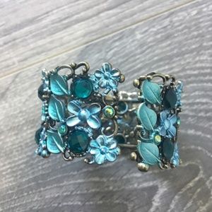 Floral metal Bangle. brand new